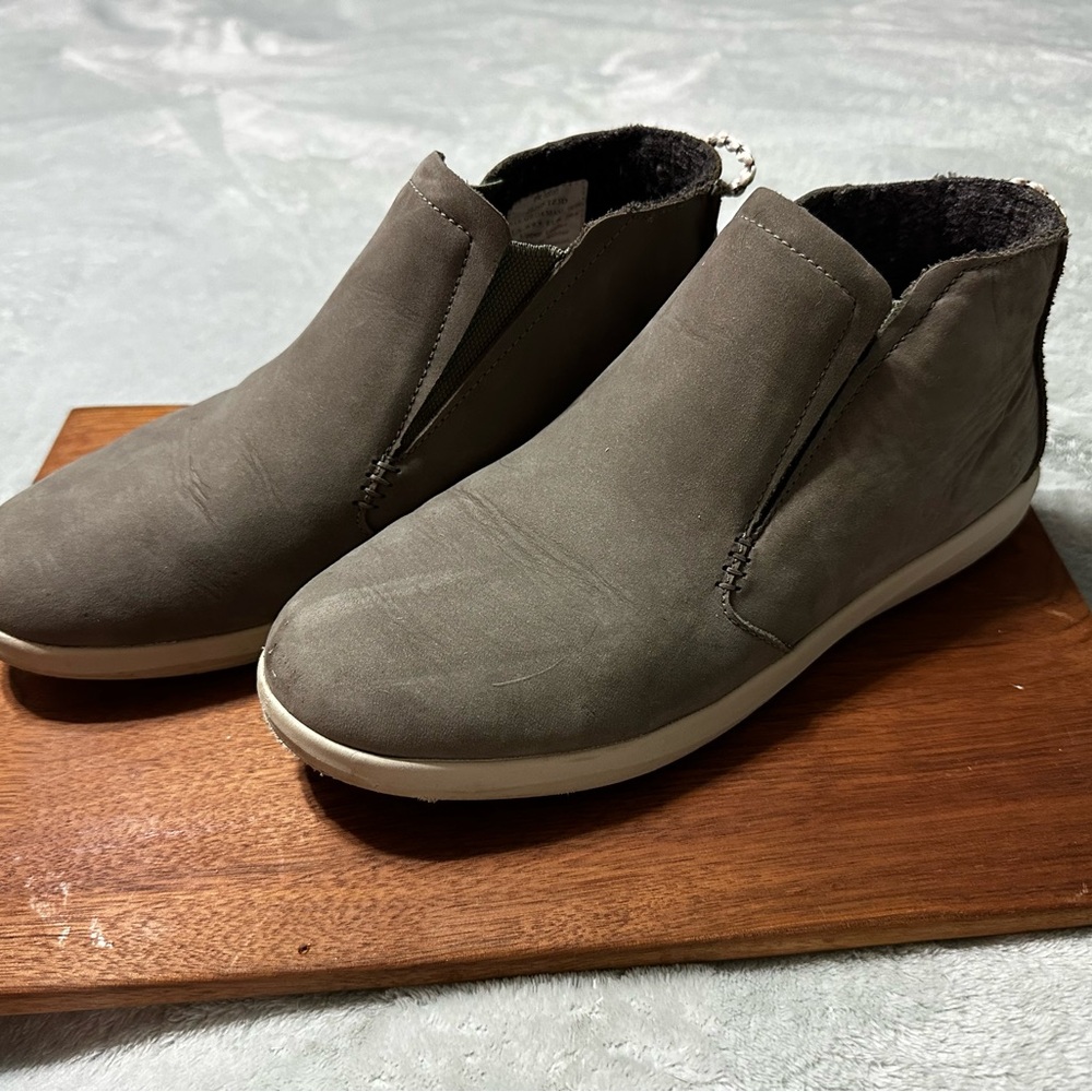 OluKai Women's Gray Ankle Booties